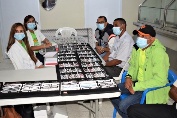 INDOCAFE realiza operativo oftalmológico gratis a sus colaboradores