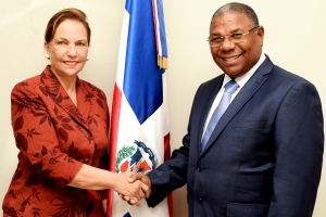 VISITA DE CORTESIA AL DIRECTOR INDOCAFE EMBAJADORA DE LA REPUBLICA DOMINICANA EN ITALIA.