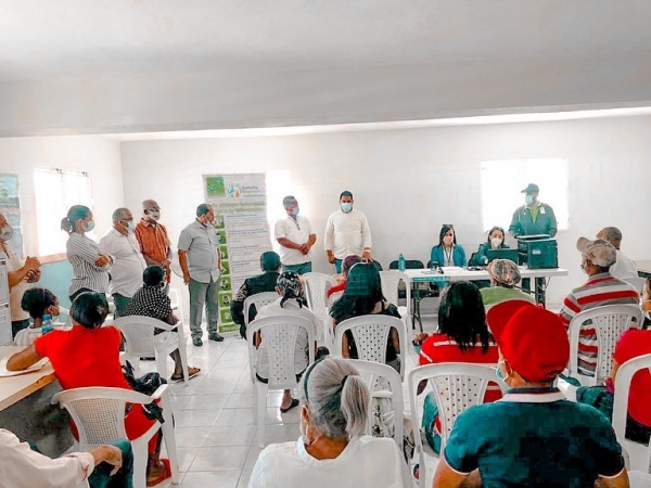INDOCAFE realiza operativo en San Cristobal a caficultores de la mano de SENASA